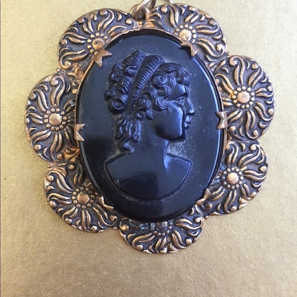 Vintage Cameo Pendant Black Gold - Picture 1 of 2